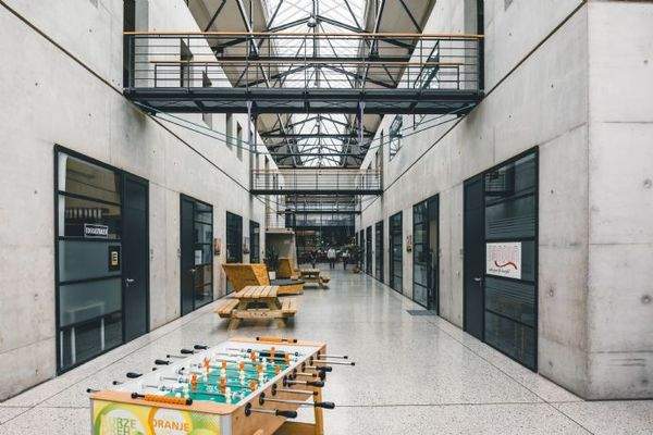 Kicker und Tischtennis für aktive Pausen