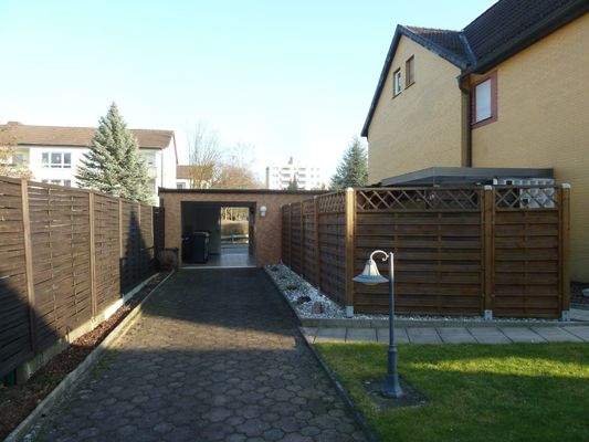 Einfahrt zum hinteren Haus