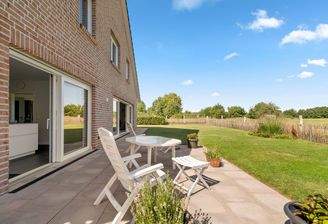 Naturnahes Wohnen mit Terrasse direkt an der Wiese