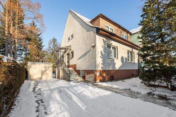 Zentrales Haus mit Garage