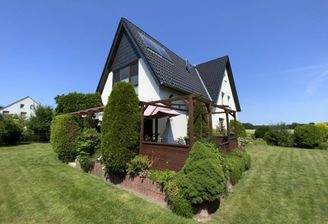 Außenansicht mit Garten