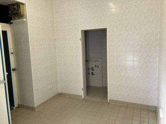Lagerraum 1 mit Zugang Kühlzelle u. Lagerraum 2.