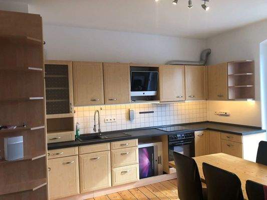 Küche mit Ausgang Balkon