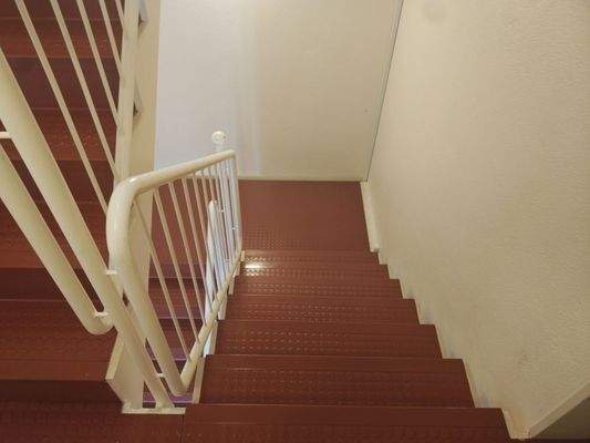9036KC-05 gepflegtes Treppenhaus