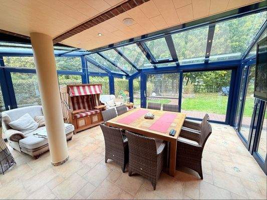 Wintergarten mit direktem Zugang zum Garten