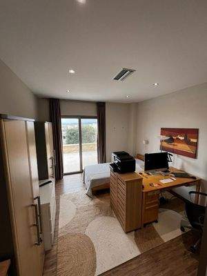 Kreta, Kolymvari: Zweistöckige Villa mit Infinity-Pool und Meerblick zu verkaufen