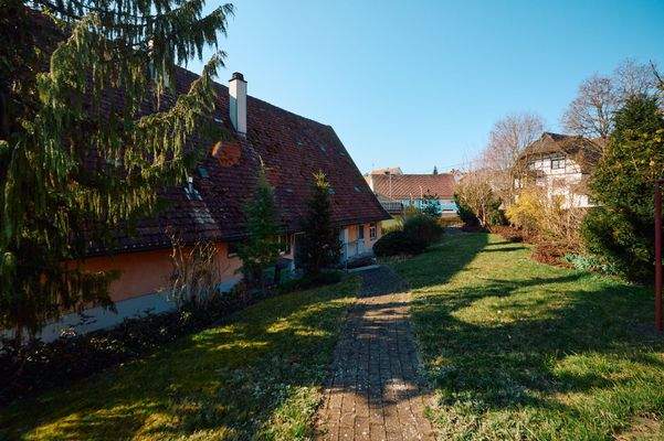 Objektansicht mit Garten 