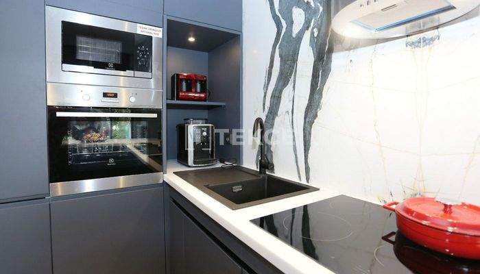 Ready-to-Move Flats on the Main Street in İstanbul Beyoğlu