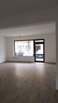 Ladengeschäft unten li. 