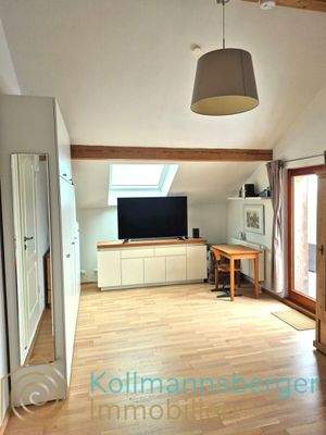 Teil des Schlafzimmers mit großem Balkon v.17 qm