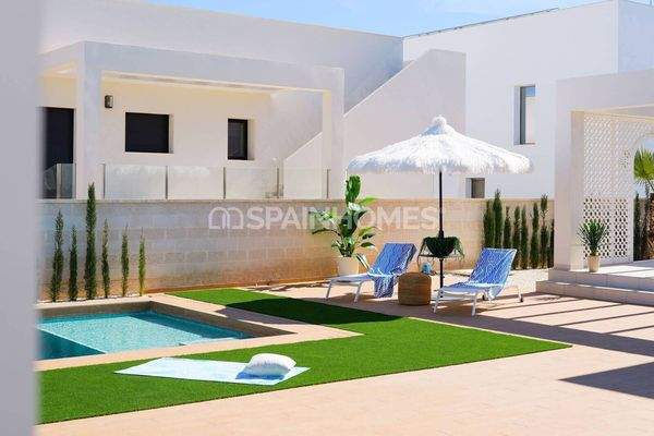 Detached 3-Bedroom Houses with Private Pools in Rojales