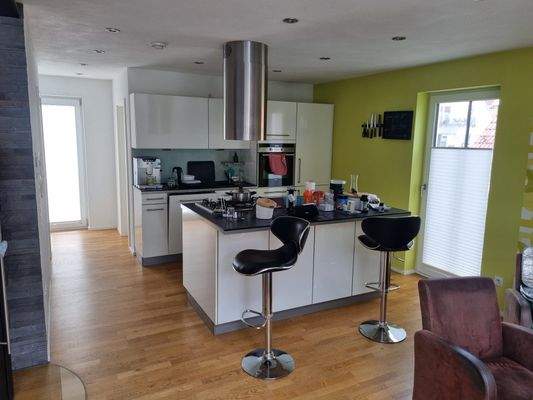 Einbauküche mit Kochinsel