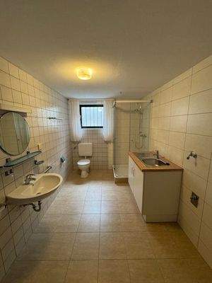 Waschküche mit Duschbad im KG