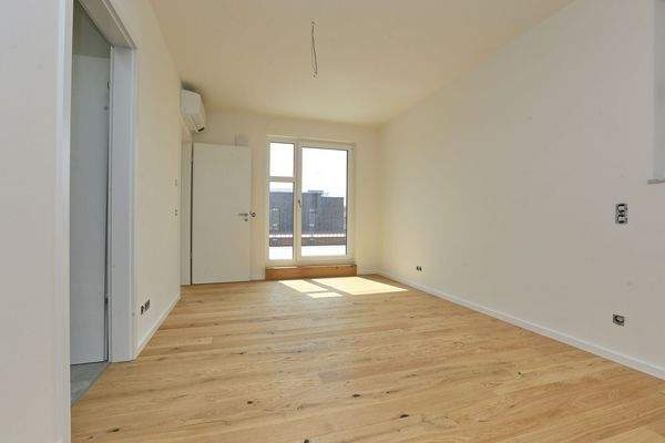 Schlafzimmer mit Masterbad