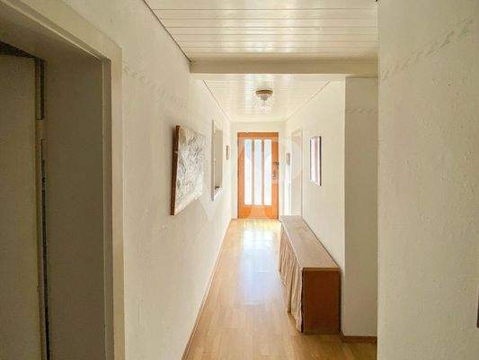 Flur zum Hausvordereingang