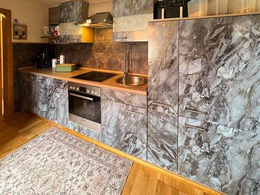 Küche mit Einbaugeräten