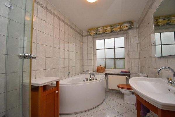 Badezimmer im EG mit Wirlpool