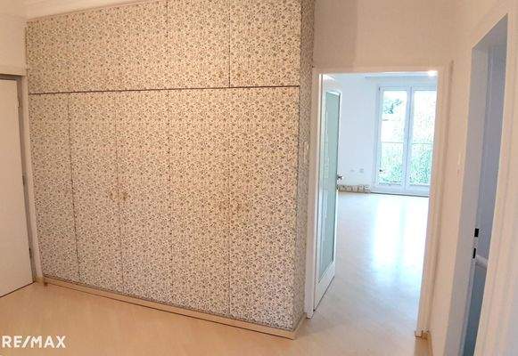 2. Etage, Vorraum, Blick z. Loggia