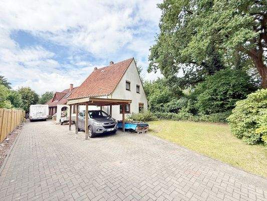 große Auffahrt zu den Häusern