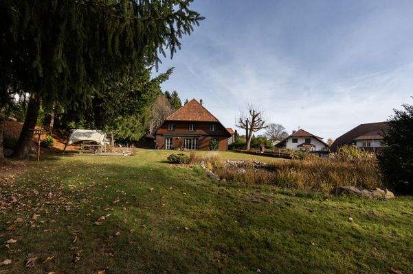 weitläufiger Garten