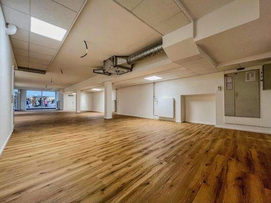 Blick vom hinteren Bereich des Ladenlokals