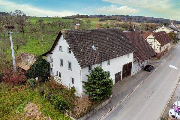 Historisches Bauernhaus mit Scheune