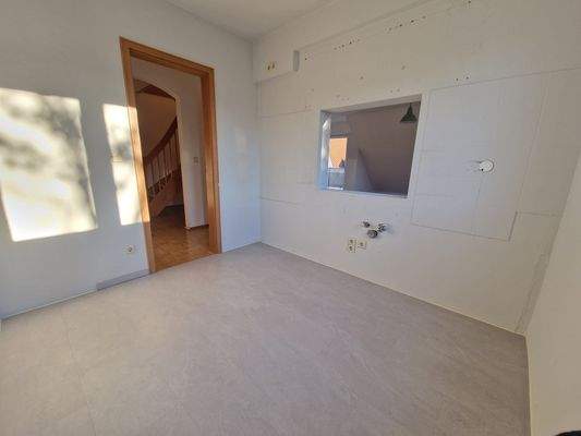 Küche mit Durchreiche.jpg