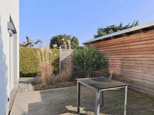 geschützte Terrasse im Februar