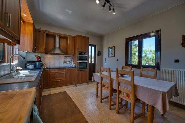 Kreta, Xirosterni: Ruhiges Anwesen in der Nähe des Strandes zu verkaufen