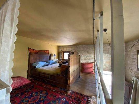 2 komplett ausgestattete Steinvillen mit schönen Gärten und 3 zusätzlichen Baurechten