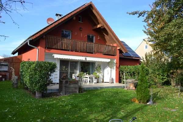 Südansicht mit Terrasse und Balkon.JPG