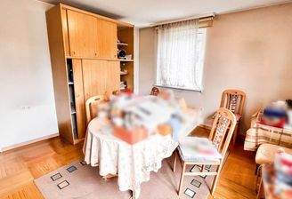 Esszimmer_KI-freigeräumt