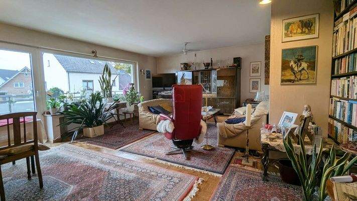 Wohnzimmer mit Balkon