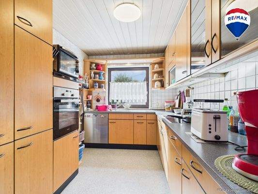 RE/MAX Immobilien DeLux Einfamilienhaus Niederlosheim Küche