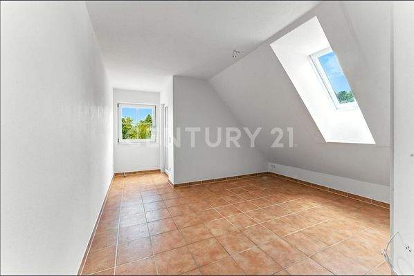 Kinderzimmer 1 mit Balkon DG