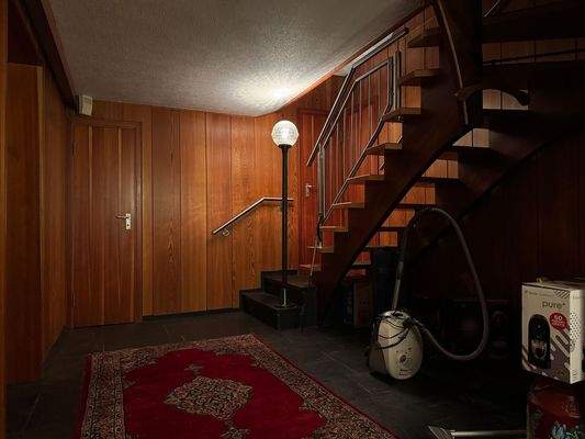 Haus-2-WE-Friedrichsthal-stb-Flur-UG