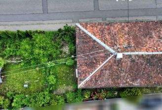Vogelperspektive, der Bauplatz ist im Grünbereich