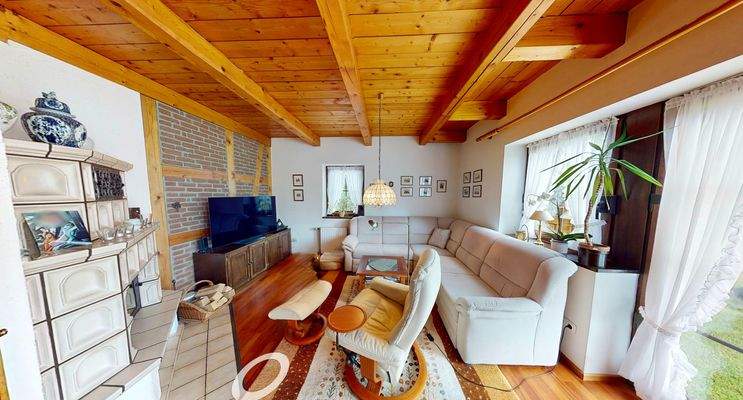 Wohnzimmer mit Kamin.jpg