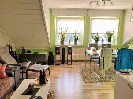 Wohnraum Wohnung OG Haus links