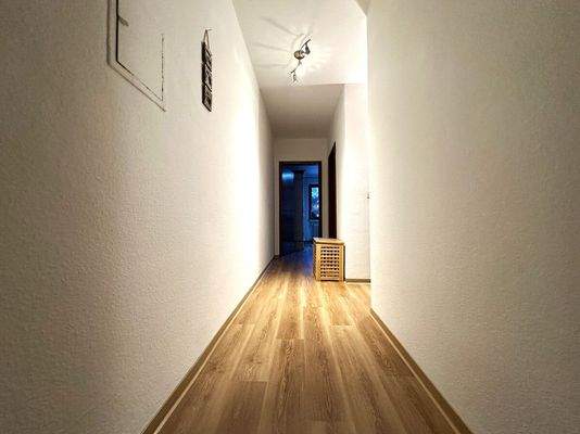 Flur zu den Räumen ...
