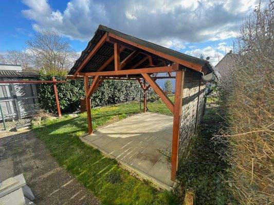 Überdachte Terrasse Garten 1.jpg