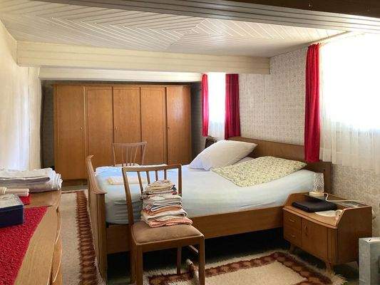 Haus Obergeschoss Zimmer 6.jpg