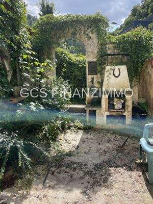 Innenhof mit Aussenkamin  Kopie