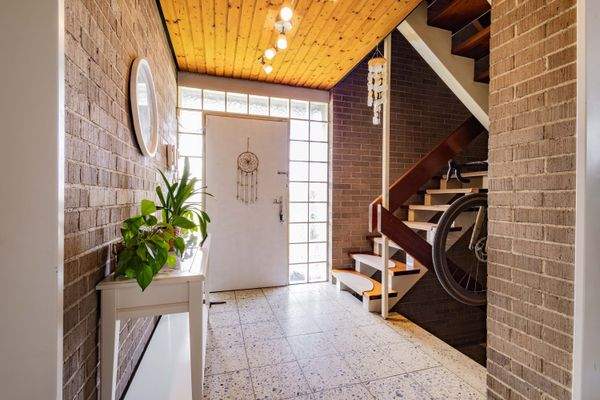 Eingangsbereich mit Treppeaufgang