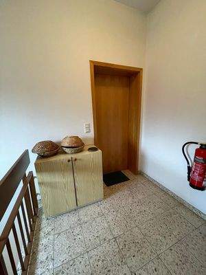 ... Ihr Wohnungs-Eingang ...