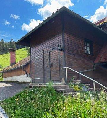 Eingang zur Wohnung im DG und zur Scheune