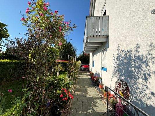 Terrasse Weg zur Einfahrt