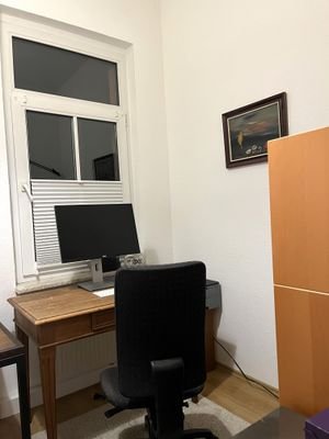 kleines Kinder- oder Arbeitszimmer