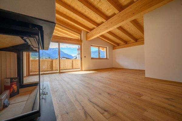 ...mit Kamin und Sichtdachstul.