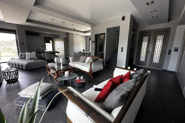 Kreta, Kolymvari: Moderne Luxusvilla mit atemberaubender Aussicht und privatem Pool zum Verkauf